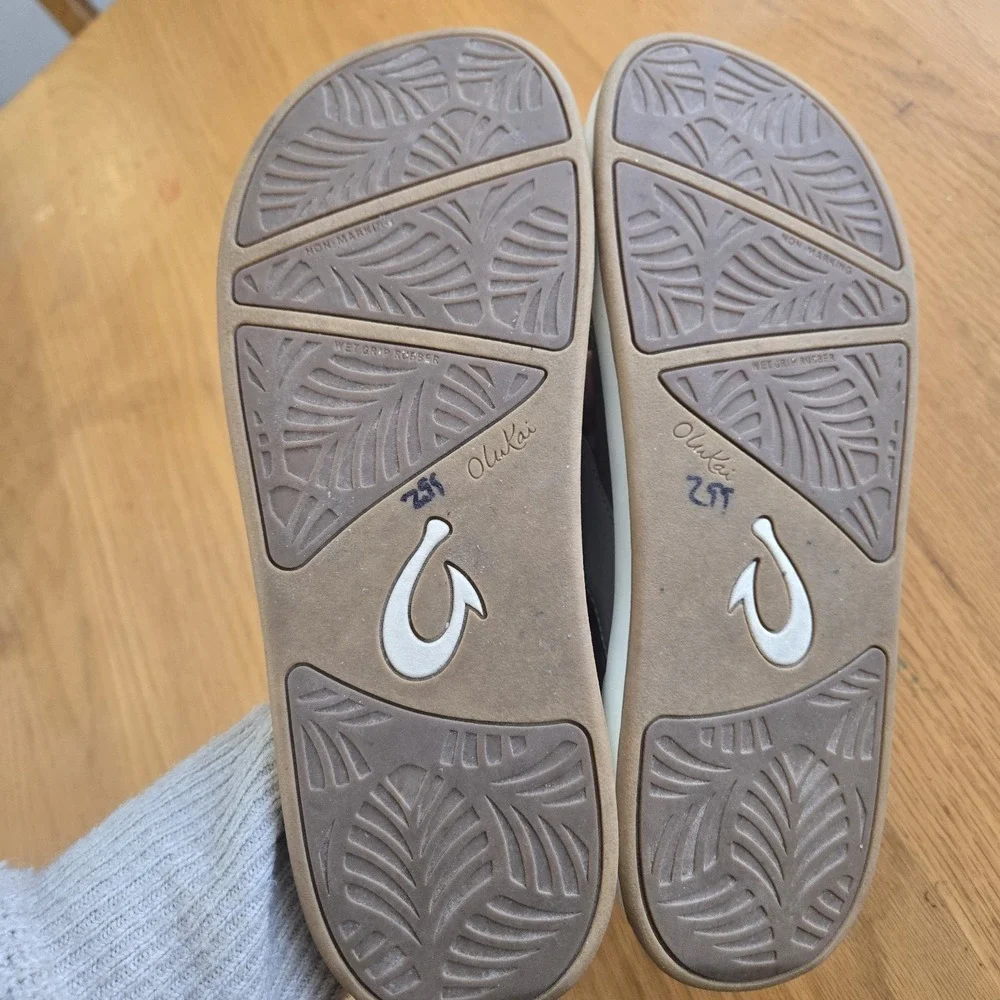 Women's OluKai Nu'a Pi'o Sandals Flip Flops Size 9 Tan Khaki